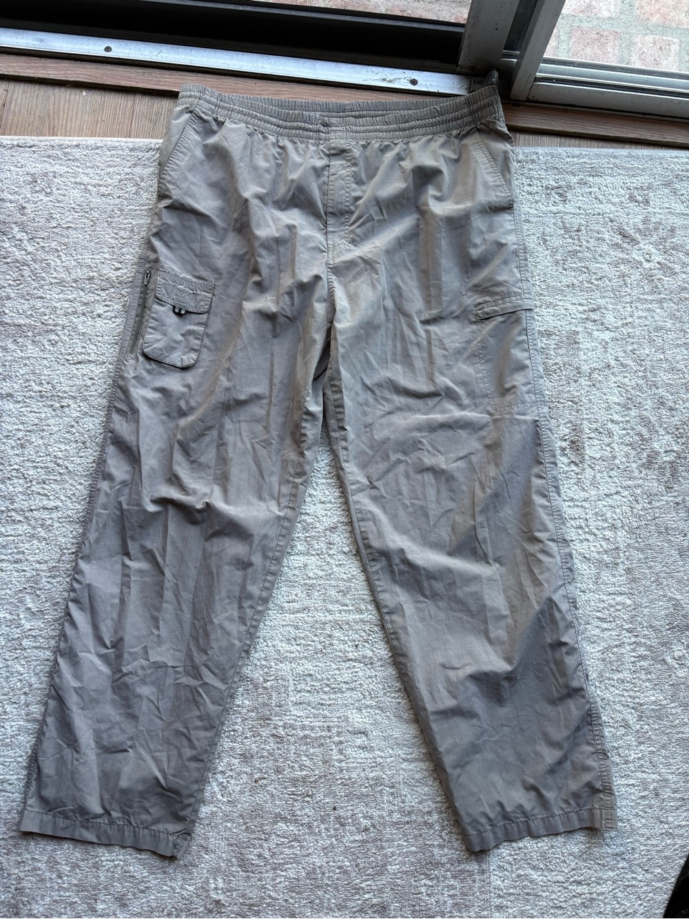 Men's Lightweight Cargo Pants in Light Gray